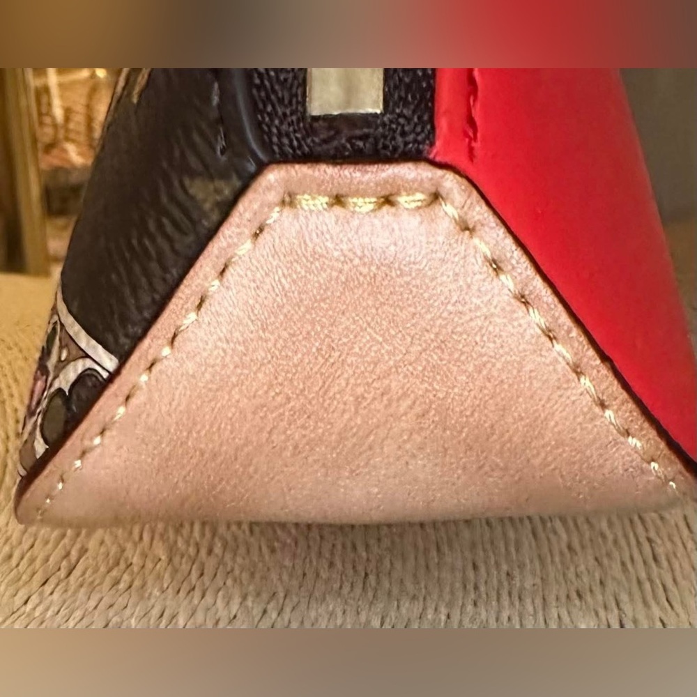 🇬🇧❤️Louis Vuitton London Elizabeth Pouch🇬🇧❤️ - Picture 7 of 16